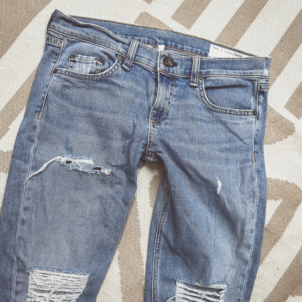 Rag & Bone DRE light wash distressed Jean size 26